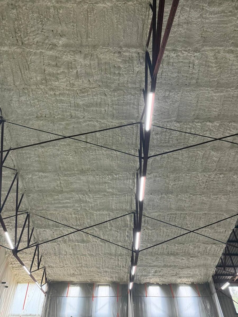 Isolation combles mousse projetée - chantier Ovalpro