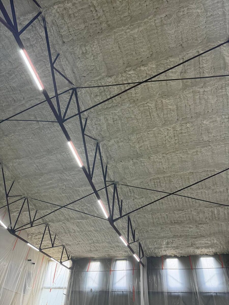 Isolation combles mousse projetée - chantier Ovalpro