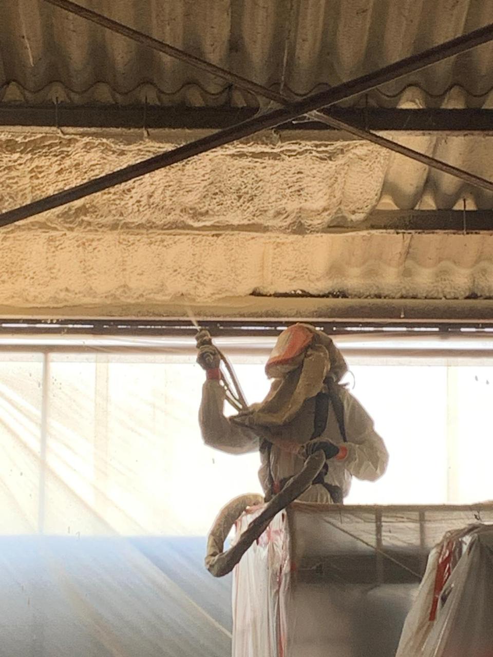 Isolation combles mousse projetée - chantier Ovalpro